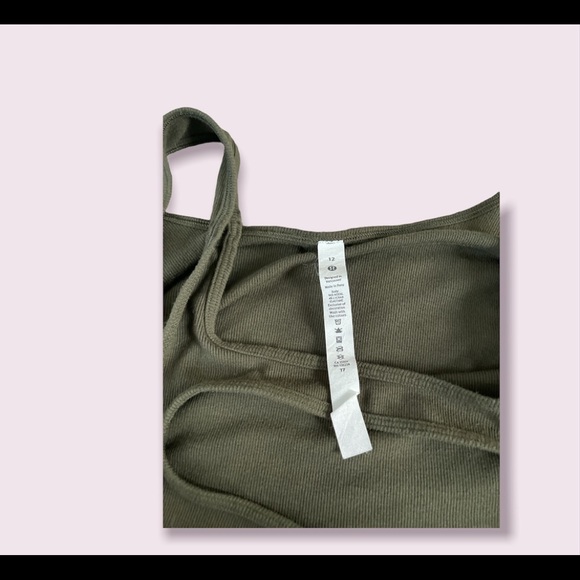 Lululemon Women's LA Front Cut-Out Crop Tank - Picture 4 of 5